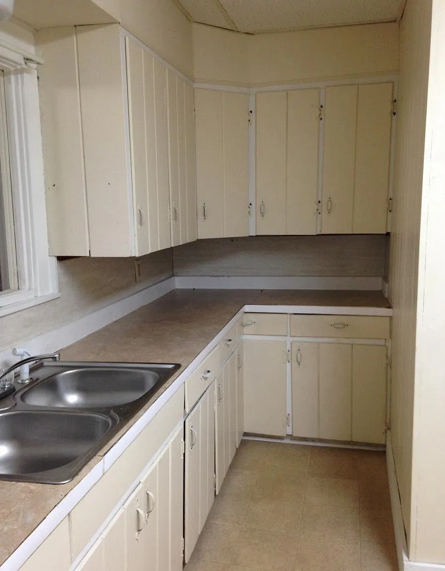 4 bed, 1.5 bath, 4338 sqft, $1,960 — Photo 4