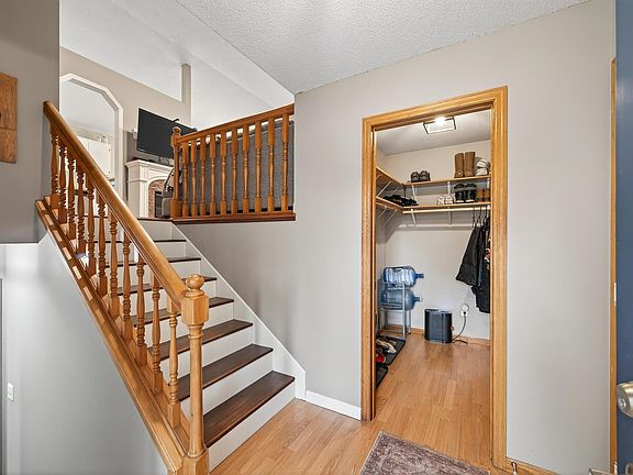 4th image of 25850 Finch Ct