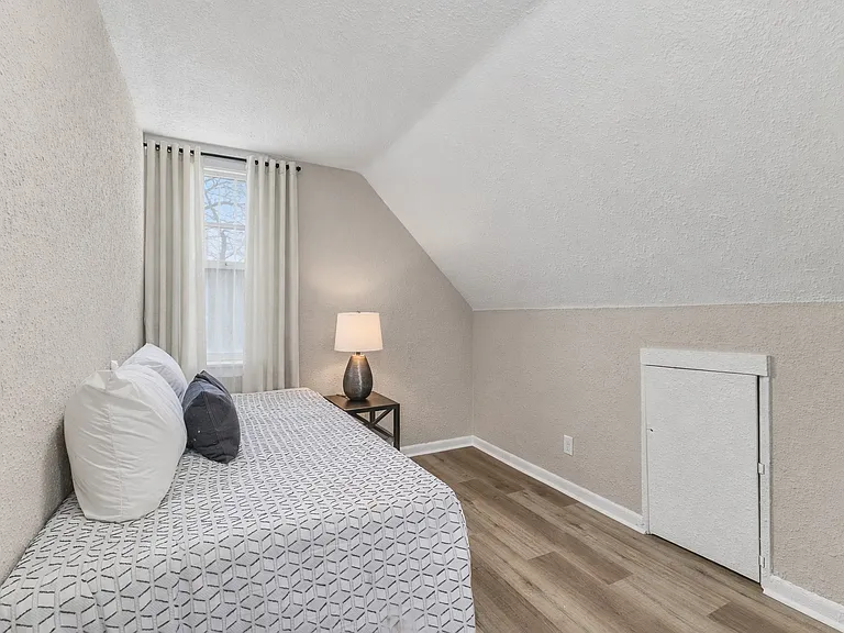 1153 Villa Ave — Photo 23