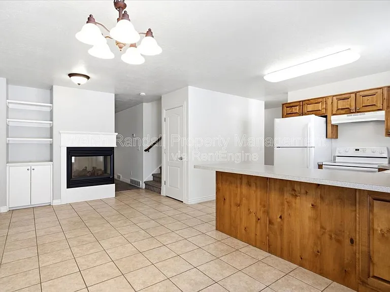 672 E Clearwater Dr N — Photo 8