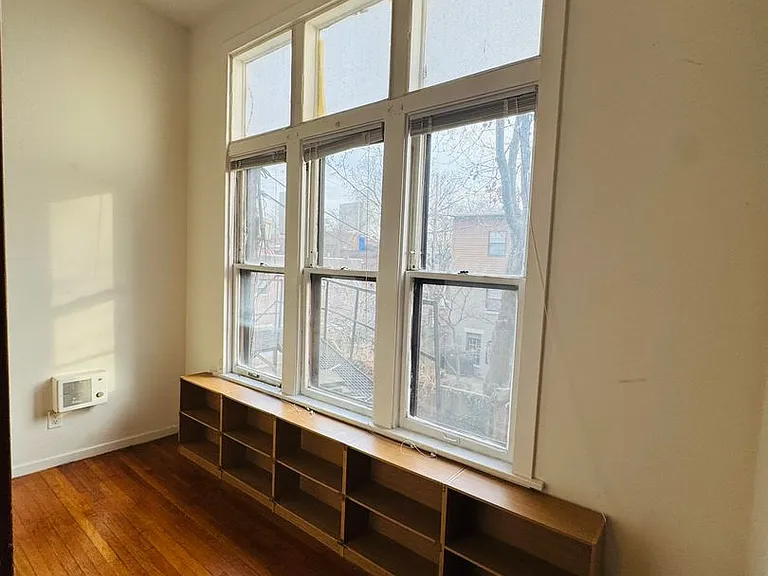 290 State St — Photo 9