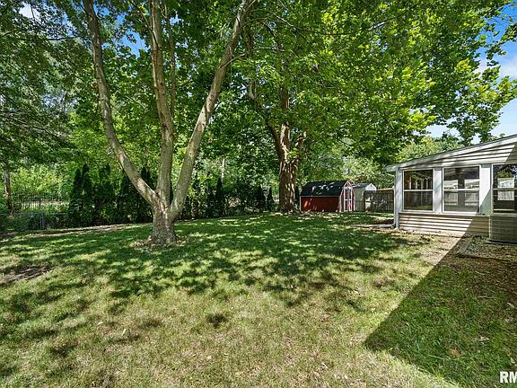 3rd image of 757 Woodland Dr