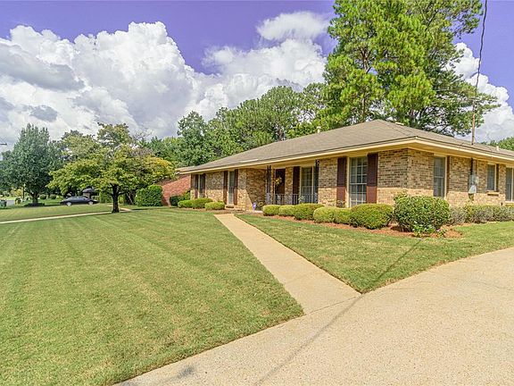 3rd image of 657 Carol Villa Dr