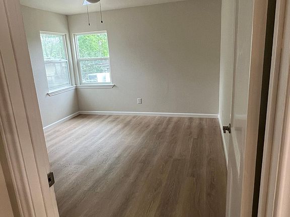 5th image of 2028 W Woodlawn Ave #102