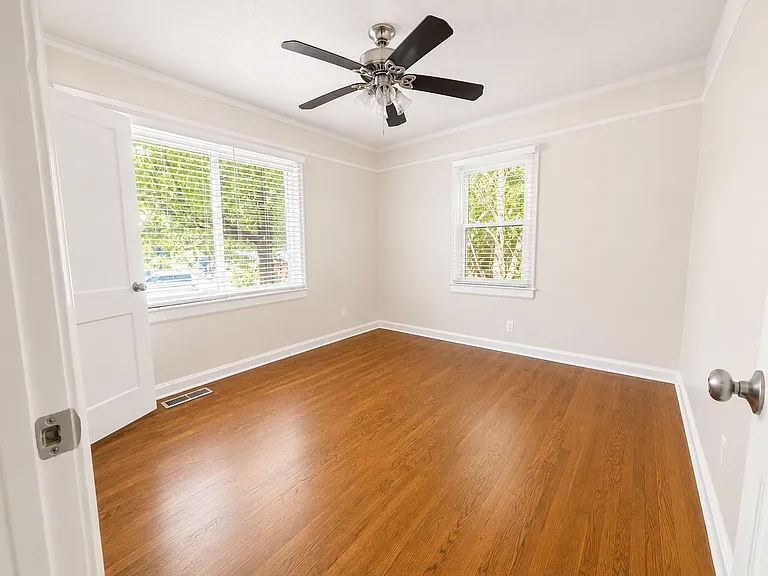 938 Springdale Dr — Photo 5