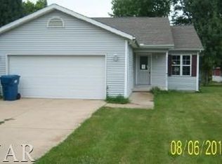 303 W Wood St, Colfax, IL 61728