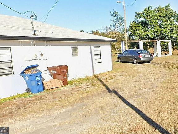 2nd image of 419 N 8th St