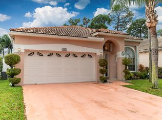 116 Woodlake Cir, Greenacres, FL 33463