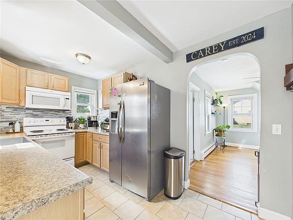 4th image of 122 Gordon Ave