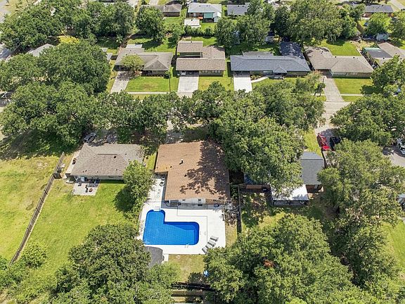 4th image of 1005 Cherryhill St
