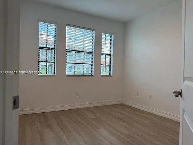 11524 SW 16th St — Photo 18