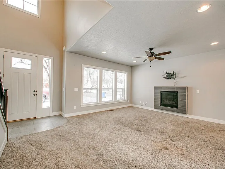 3313 Dewey St — Photo 9