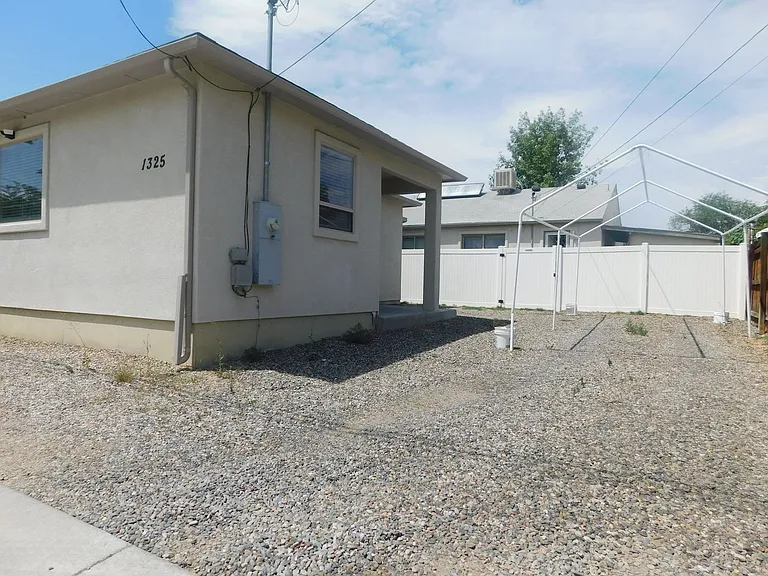 1325 Cedar Ave — Photo 1
