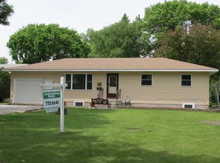 907 Boyd Dr, Grand Forks, ND 58203