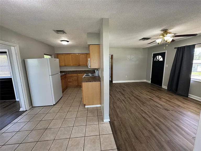 460 Mount Vernon Ct — Photo 3