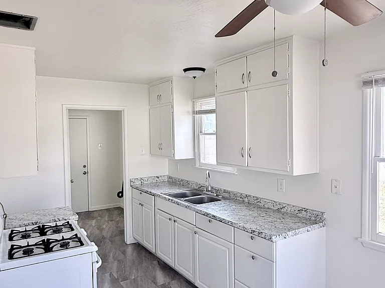 24452 Myers Ave — Photo 11