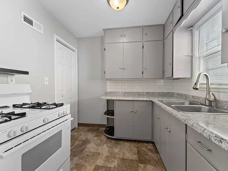 1110 S Main Ave #UPPER — Photo 4