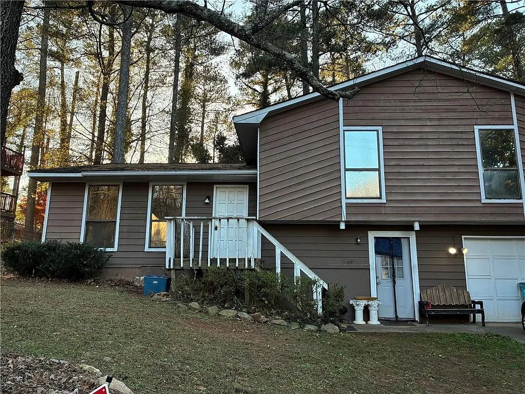 Building Photo - 3253 Deshong Dr