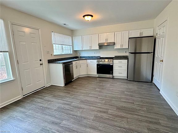 4th image of 145 Corwin Cir