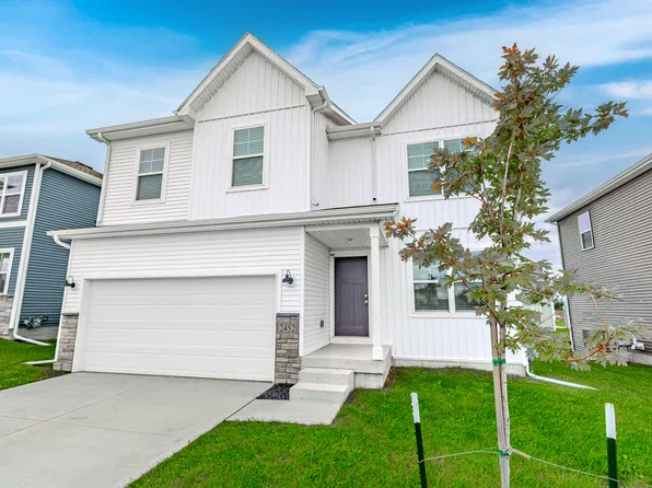 2452 SE Creekhill Way, West Des Moines, IA 50265