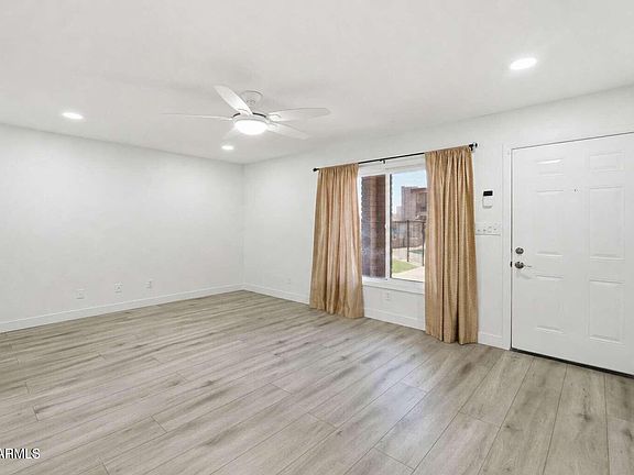 3rd image of 31 W PASADENA Avenue #11