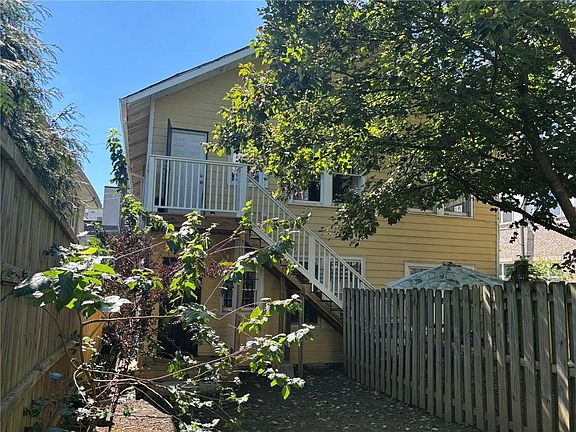 5th image of 486 Boulevard Pl NE
