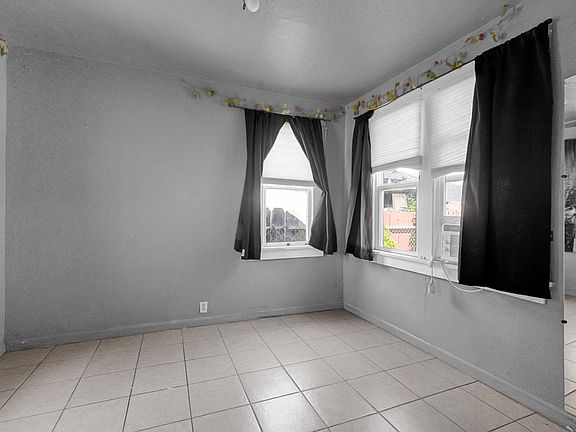 5th image of 317 Barozzi Ave