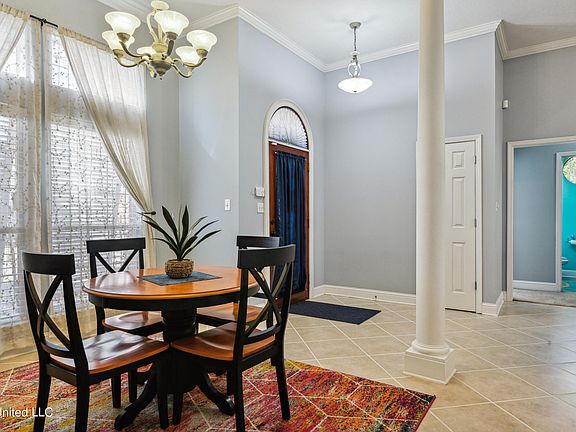 5th image of 2114 Parkview Dr