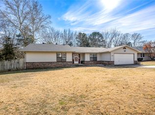 1543 E Cardinal Dr, Fayetteville, AR 72703