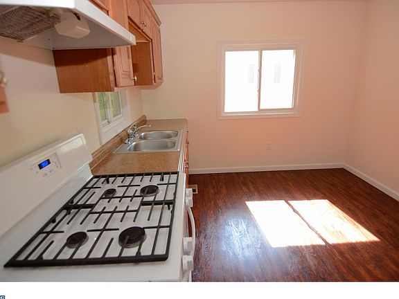 5th image of 1393 Budd St