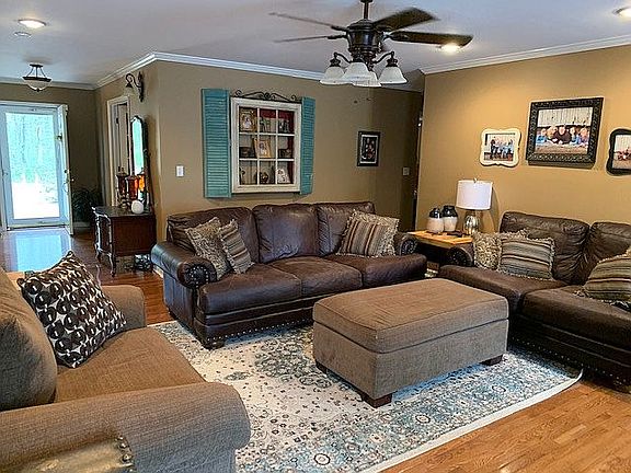 3rd image of 163 Briarglen Ln