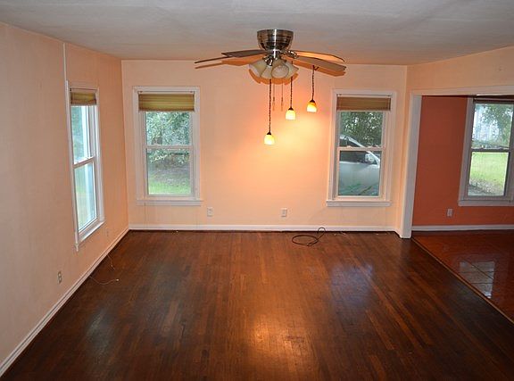 3rd image of 2308 W Lucas Dr