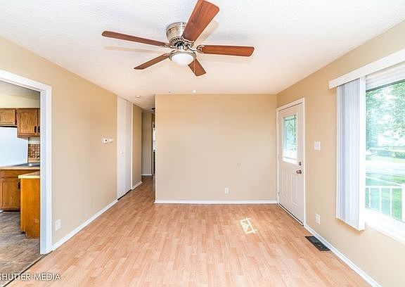 3rd image of 22428 Yates Ave
