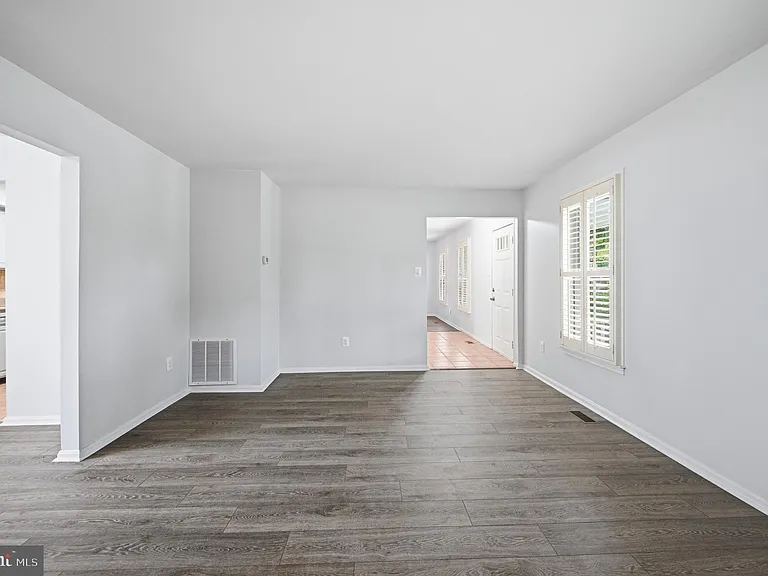 10609 Oxford Ct — Photo 14