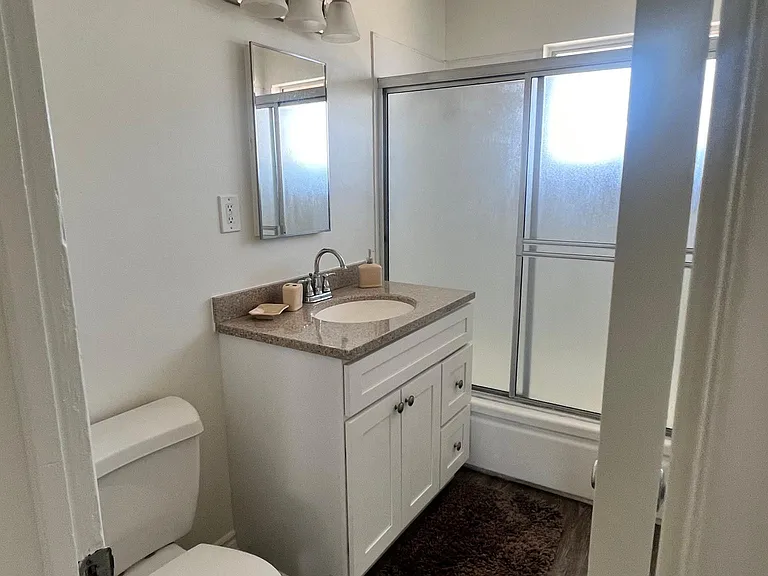 Krisden Apts — Photo 9