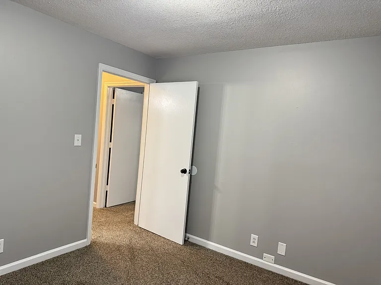 528 Main St #8 — Photo 11