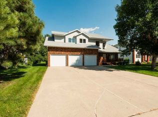 2811 Domino Dr, Bismarck, ND 58503