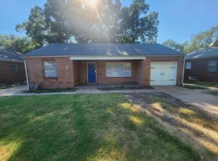 915 N Crestway Ave, Wichita, KS 67208