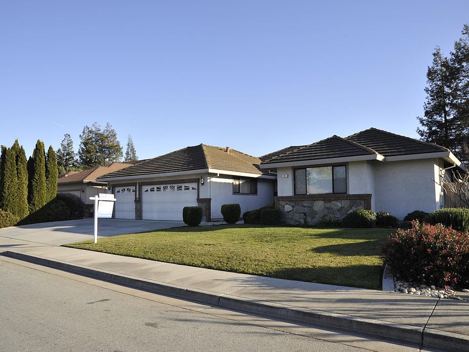 Clean and shows owners meticulous care