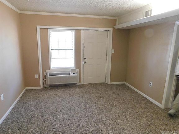 5th image of 215 E 22nd St