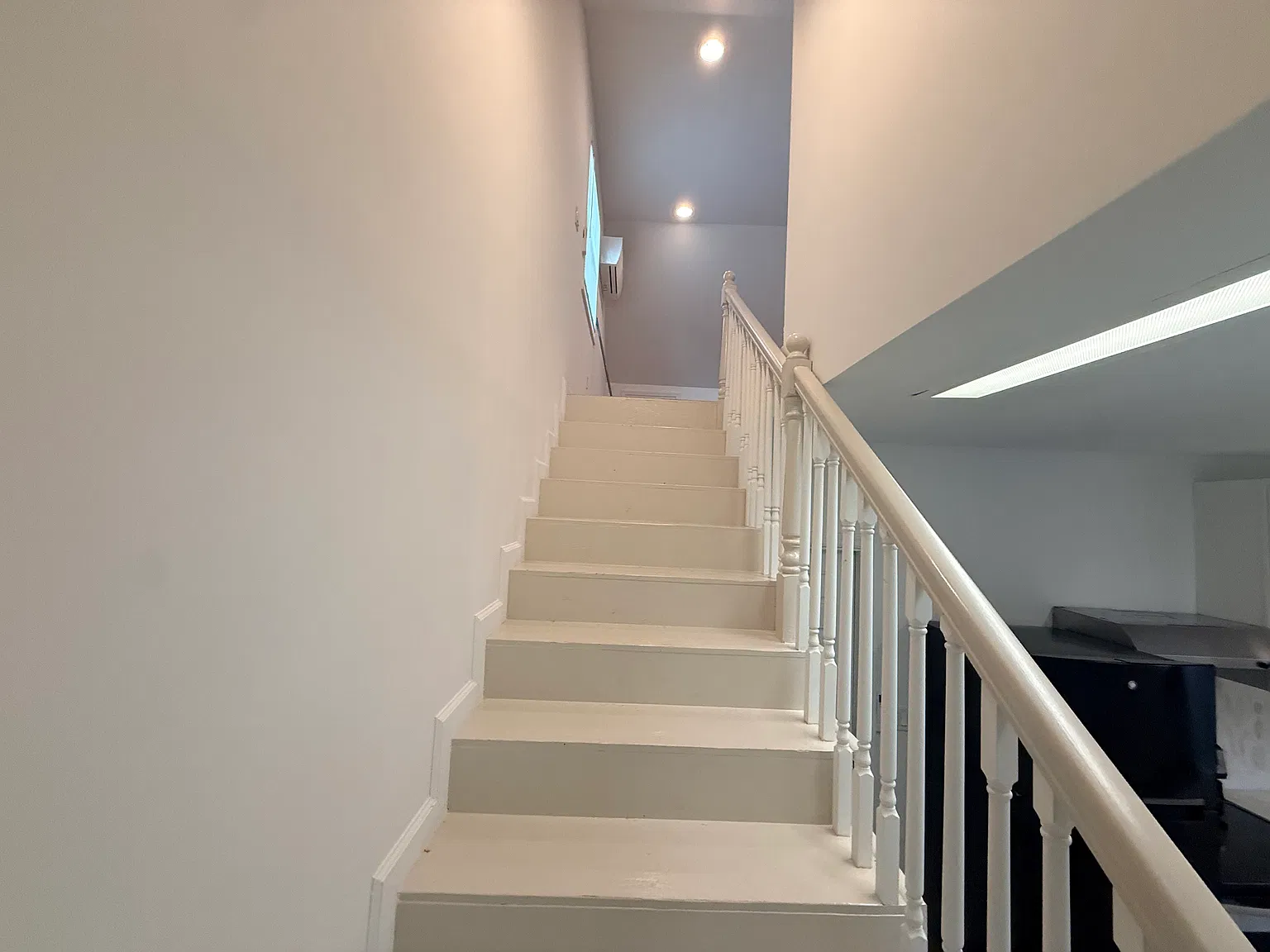 647 Fairfield Ave — Photo 3