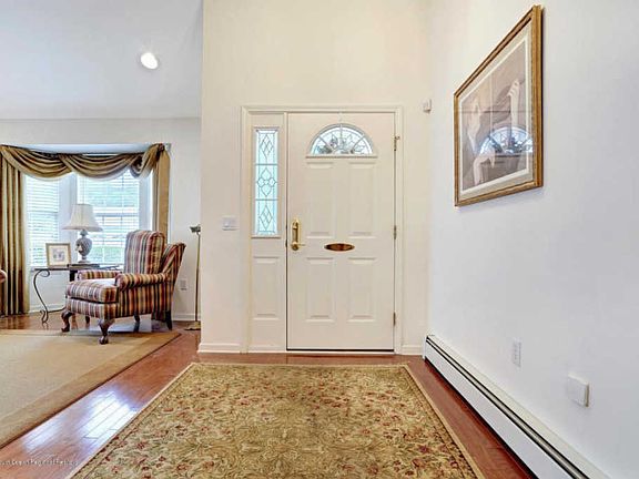 3rd image of 14 Holly Ct