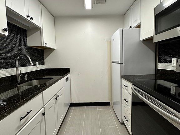 5th image of 108 Gainsborough St APT 4W