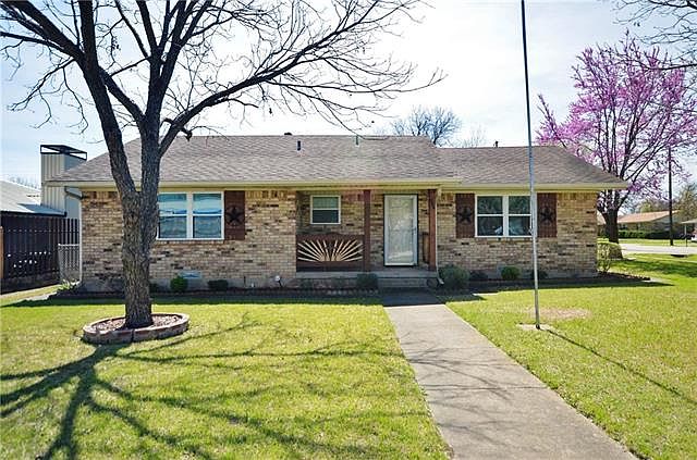 1st image of 214 W Avenue K