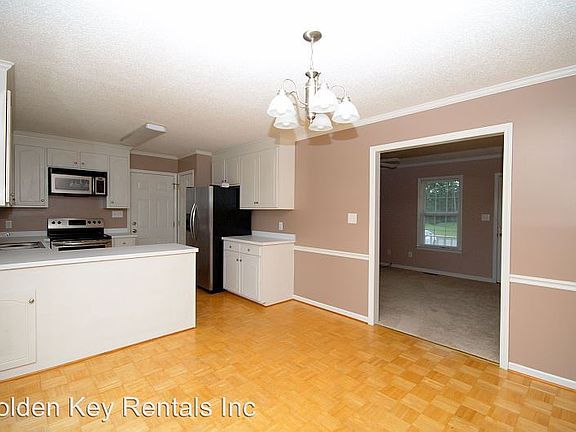 5th image of 107 Nottingham Dr