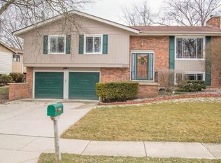 1053 Westfield Ln, Schaumburg, IL 60193