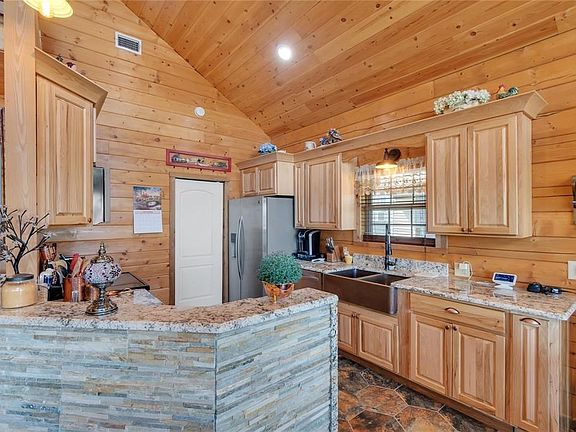 2nd image of 104 Shoreline Cir