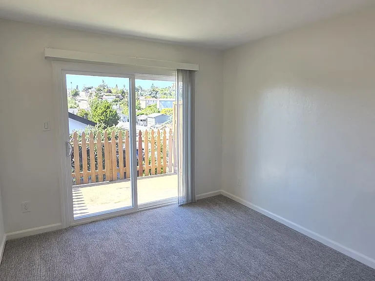 2270 John Ct #9 — Photo 4