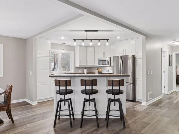 5420 Spring Ln, Minnetonka, MN 55345