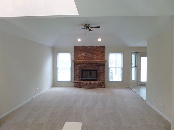 5th image of 413 Hickory St